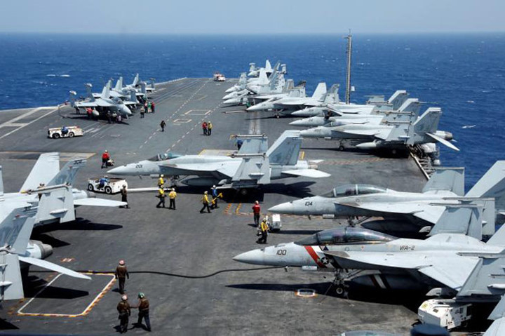 can canh boong tau san bay my carl vinson tuan tra o bien dong