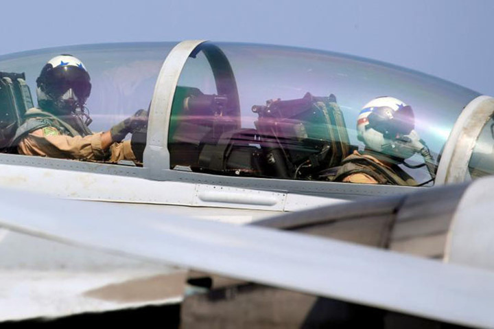 can canh boong tau san bay my carl vinson tuan tra o bien dong