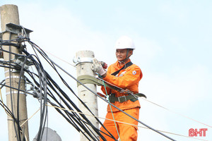 Tốc lực thi công, đưa công trình khôi phục lưới điện "về đích" đúng hẹn