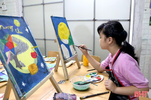 “Hoạ sĩ nhí” mang thế giới sắc màu vào nét vẽ