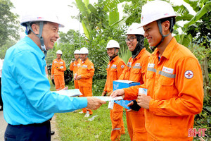 Công đoàn Công ty Điện lực Hà Tĩnh - điểm tựa của người lao động 