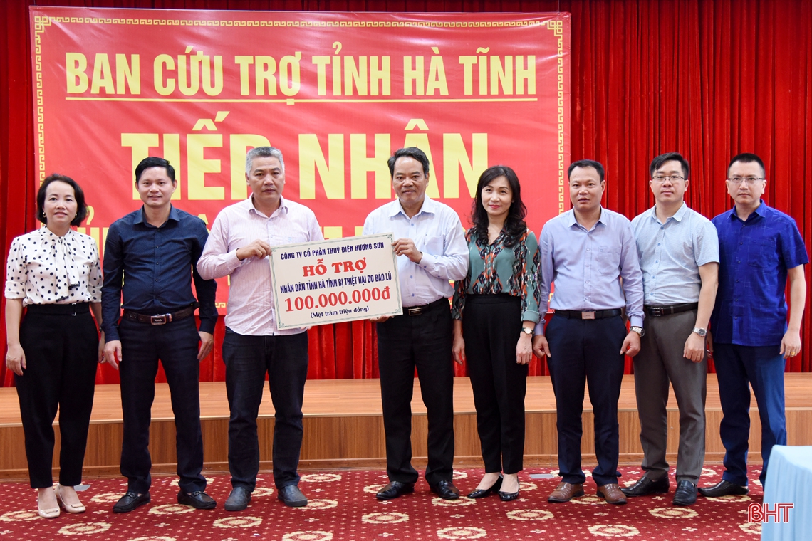 Hơn 17 tỷ đồng ủng hộ đồng bào Hà Tĩnh bị ảnh hưởng bởi lũ lụt