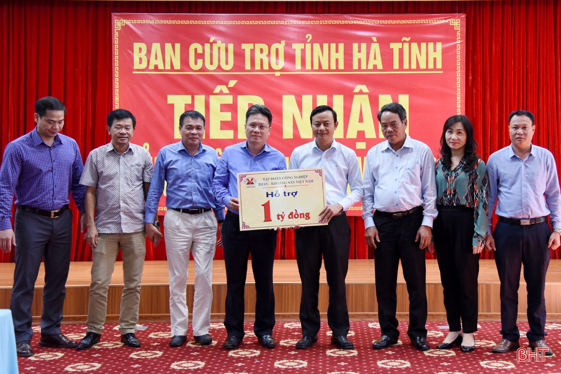 Hơn 17 tỷ đồng ủng hộ đồng bào Hà Tĩnh bị ảnh hưởng bởi lũ lụt