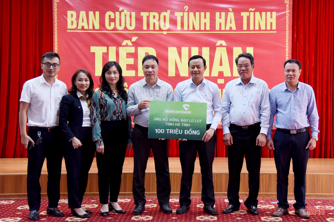 Hơn 17 tỷ đồng ủng hộ đồng bào Hà Tĩnh bị ảnh hưởng bởi lũ lụt