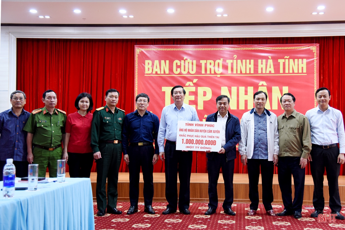 Hơn 17 tỷ đồng ủng hộ đồng bào Hà Tĩnh bị ảnh hưởng bởi lũ lụt