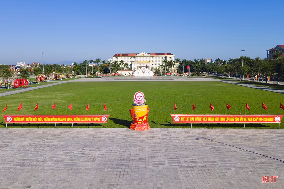 Thành Sen rực rỡ đón chào xuân Quý Mão 2023