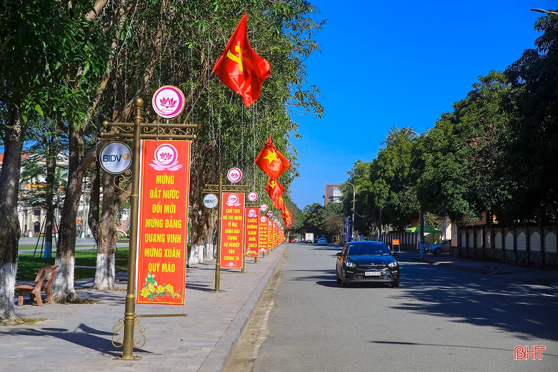 Thành Sen rực rỡ đón chào xuân Quý Mão 2023