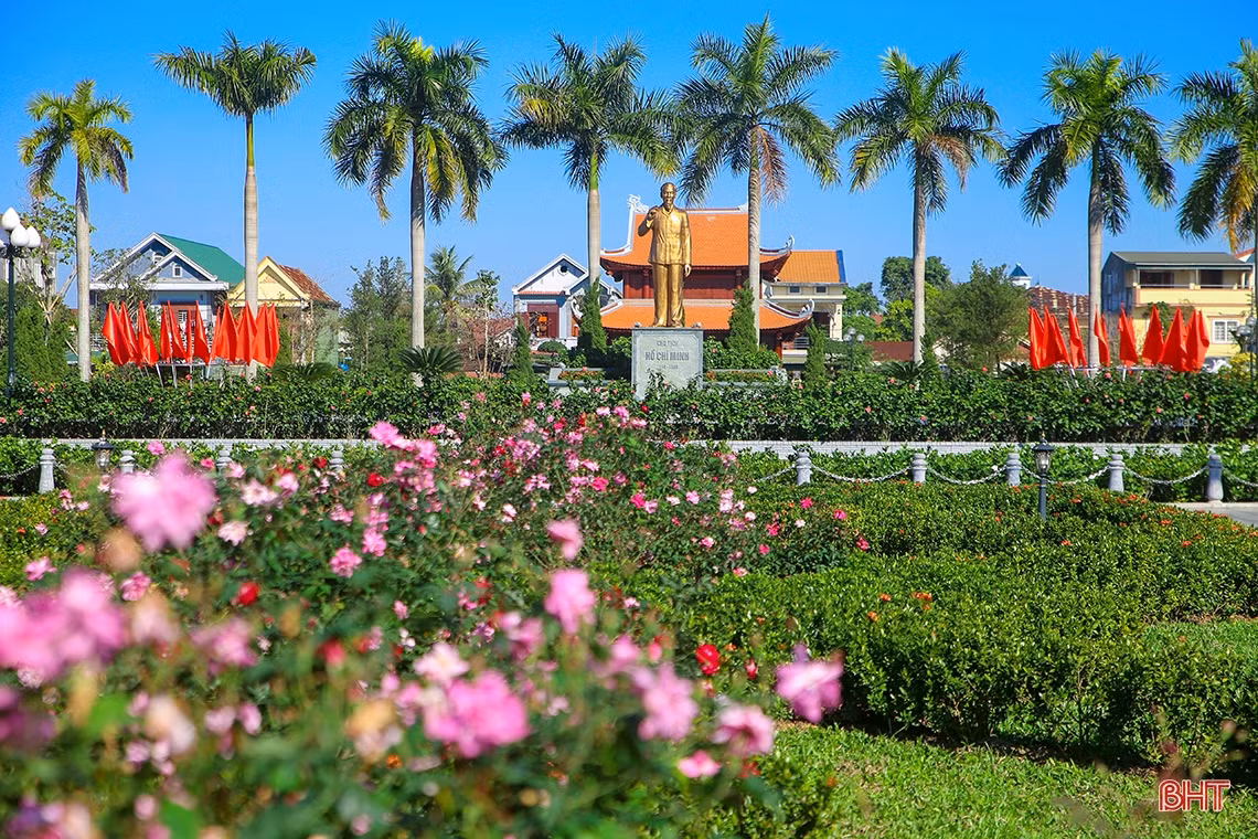 Thành Sen rực rỡ đón chào xuân Quý Mão 2023