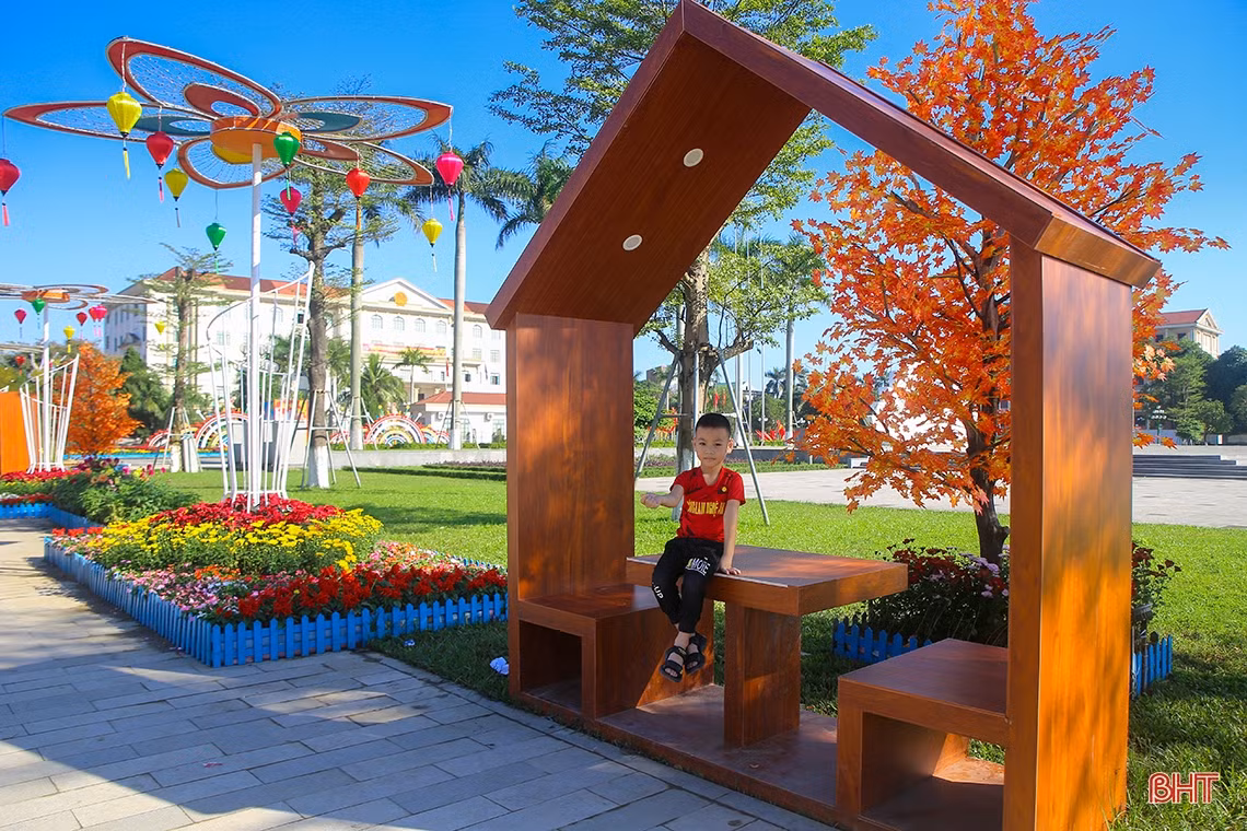 Thành Sen rực rỡ đón chào xuân Quý Mão 2023