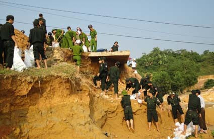 Hơn 30m đê Rú Trí bị phá vỡ trong trận lũ lịch sử trong tháng 10/2010