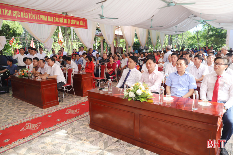 Đại biểu tham dự lễ đón nhận bằng di tích lịch sử - văn hoá đền Cả. IMG_8653.JPG