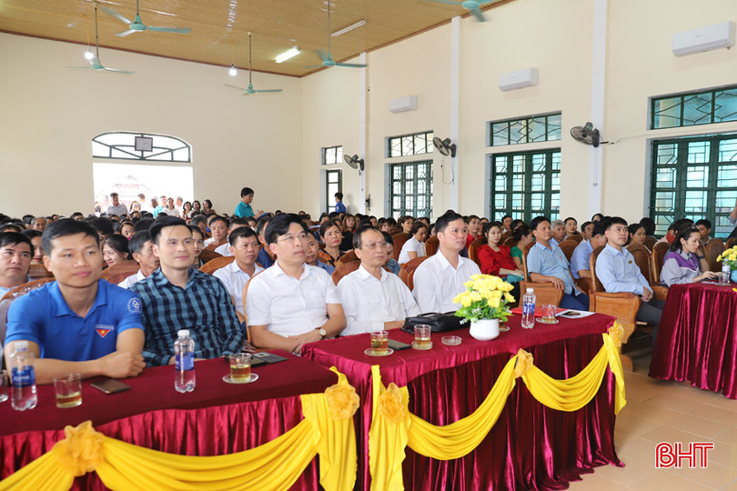 Đông đảo người lao động Hương Sơn tham gia phiên giao dịch việc làm vào chiều nay (6/3) IMG_0235.JPG