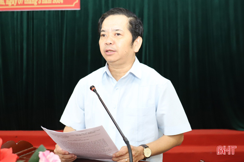 Bí thư Huyện ủy Hương Sơn Bùi Nhân Sâm phát biểu tại hội thảo. IMG_0380.JPG