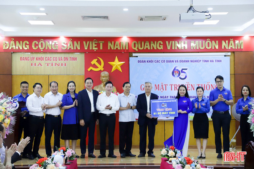 ...cán bộ đoàn khối qua các thời kỳ... bqbht_br_5-5061.jpg