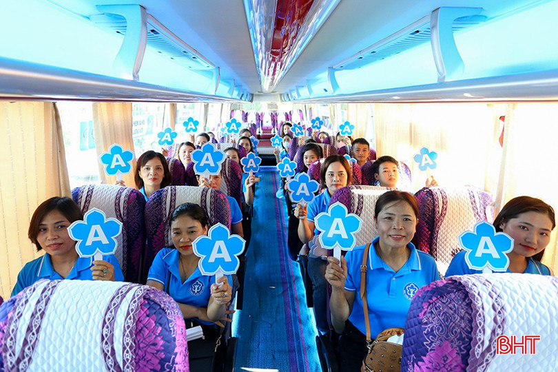 Hành trình “Chuyến xe an sinh” trong chuỗi hoạt động truyền thông hưởng ứng “Tháng vận động triển khai bảo hiểm xã hội toàn dân” đã tăng tính hấp dẫn trong công tác tuyên truyền, vận động người dân tham gia BHXH tự nguyện. 3.jpg