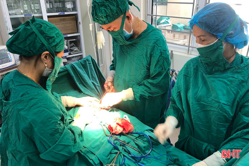 Ca phẫu thuật diễn ra hơn 1 giờ đồng hồ. Anh 1.jpg