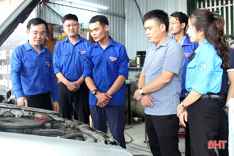 ...ra mắt mô hình kinh tế khởi nghiệp của đoàn viên Nguyễn Văn Tiến ( SN 1992, TDP 8A, thị trấn Xuân An) với 2 cơ sở chuyên sửa chữa ô tô quy mô hơn 1,5 tỷ đồng. (Ảnh Hữu Trung)