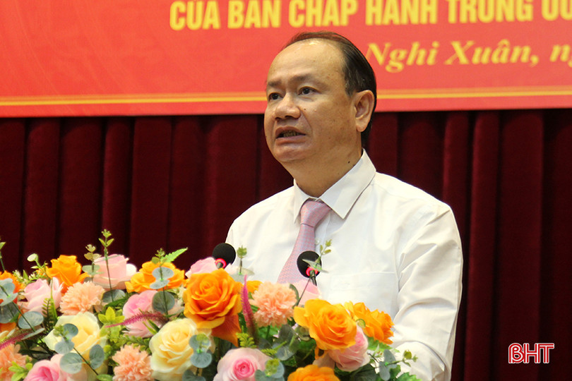 Bí thư Huyện uỷ Nghi Xuân Phan Tấn Linh phát biểu chỉ đạo hội nghị. 5.jpg