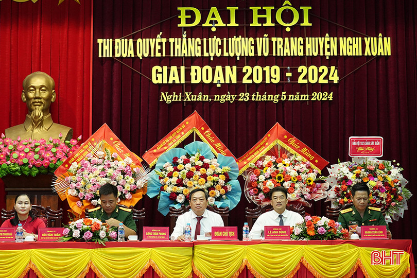 Chủ trì đại hội 4.jpg
