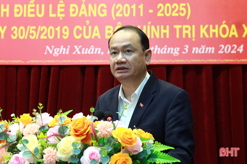 Bí thư Huyện ủy Phan Tấn Linh phát biểu chỉ đạo hội nghị. 5.jpg