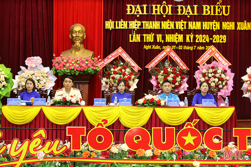 Đoàn Chủ tịch 4.jpg