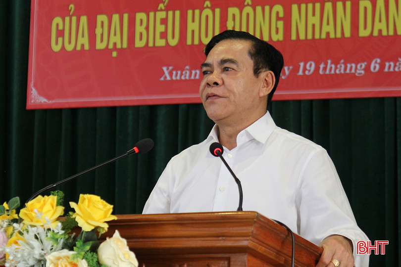 Chủ tịch UBND tỉnh phát biểu tại hội nghị tiếp xúc cử tri. 7.jpg