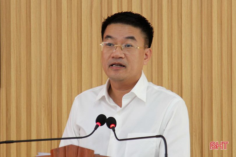 Chủ tịch UBND huyện Lê Anh Dũng đánh giá kết quả KT-XH trong 6 tháng đầu năm. 5.jpg