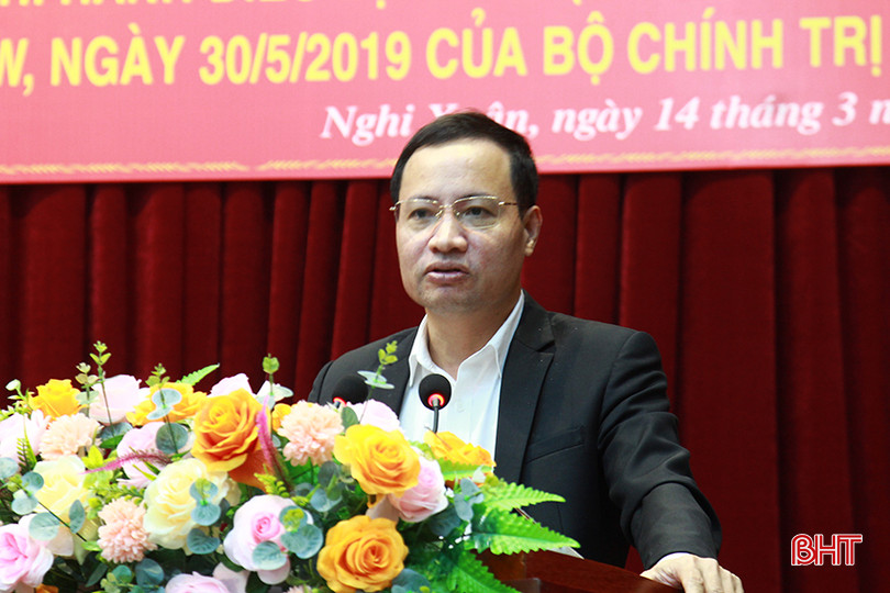 Phó Bí thư Thường trực Huyện ủy Nguyễn Văn Hiếu trình bày báo cáo tổng kết công tác Đảng 4.jpg