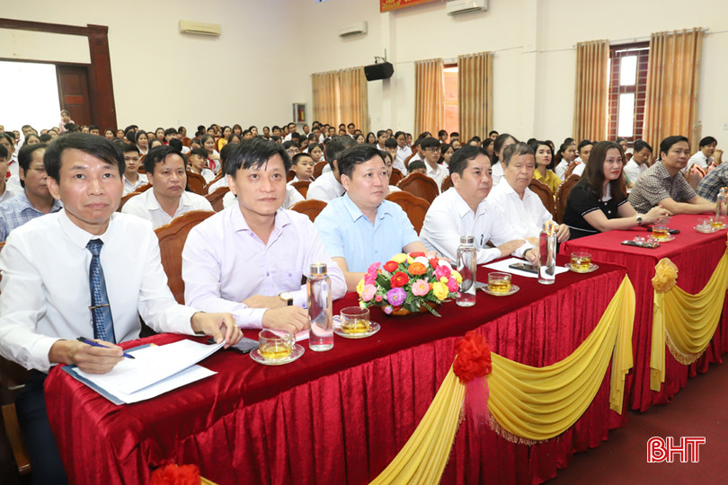 Đại biểu tham dự lễ tuyên dương. IMG_5954.JPG