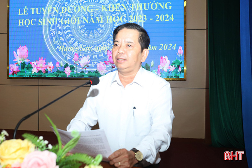 Bí thư Huyện uỷ Hương Sơn Bùi Nhân sâm phát biểu tại lễ tuyên dương IMG_5979.JPG