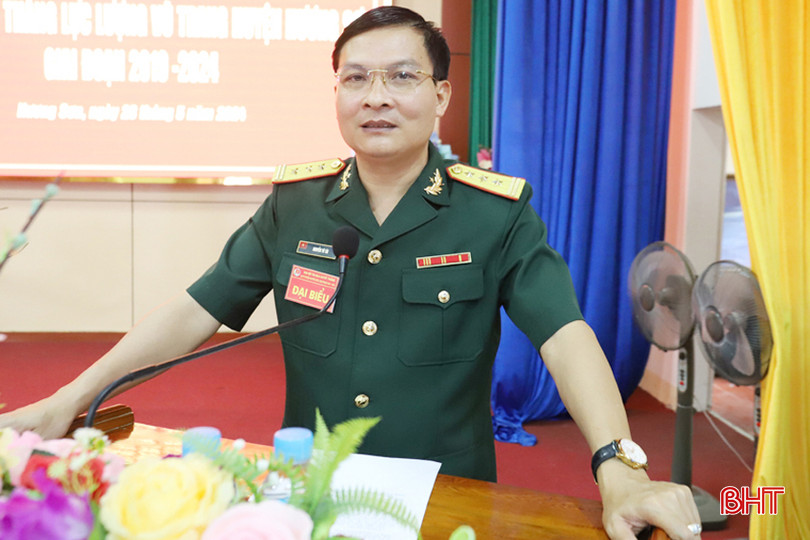 Thượng tá Nguyễn Tú Tài phát biểu giao nhiệm vụ cho lực lượng vũ trang Hương Sơn. IMG_6140.JPG