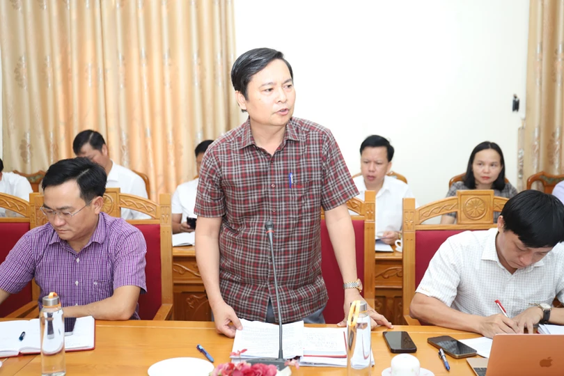 Trưởng ban Tổ chức Huyện ủy Hương Sơn Lê Nhật Lệ thông qua dự thảo (bổ sung, sửa đổi) quy chế hoạt động của Ban Chấp hành Đảng bộ huyện.