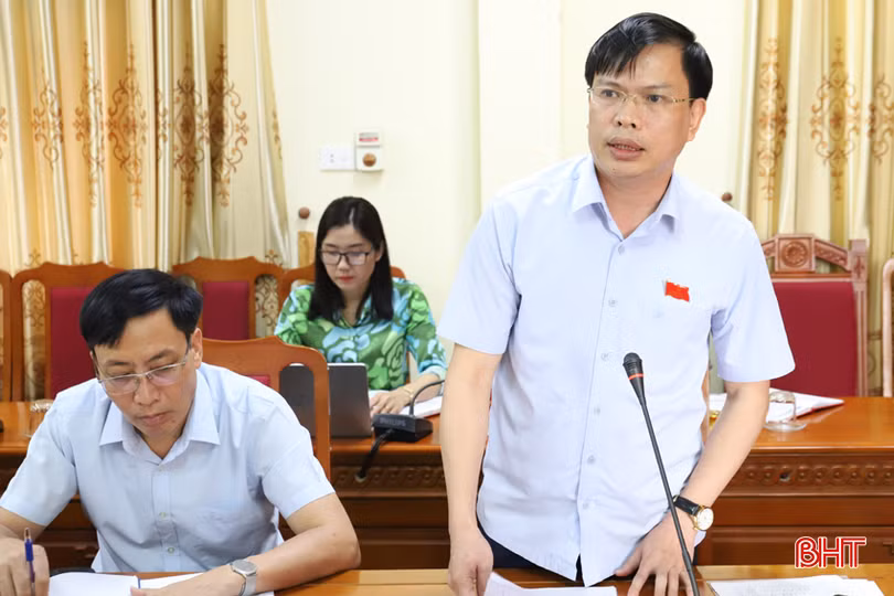 Chủ tịch UBND huyện Hương Sơn Trần Bình Thân giải trình lý do UBND huyện Hương Sơn đề xuất HĐND xem xét phê chuẩn các nội dung của tờ trình.