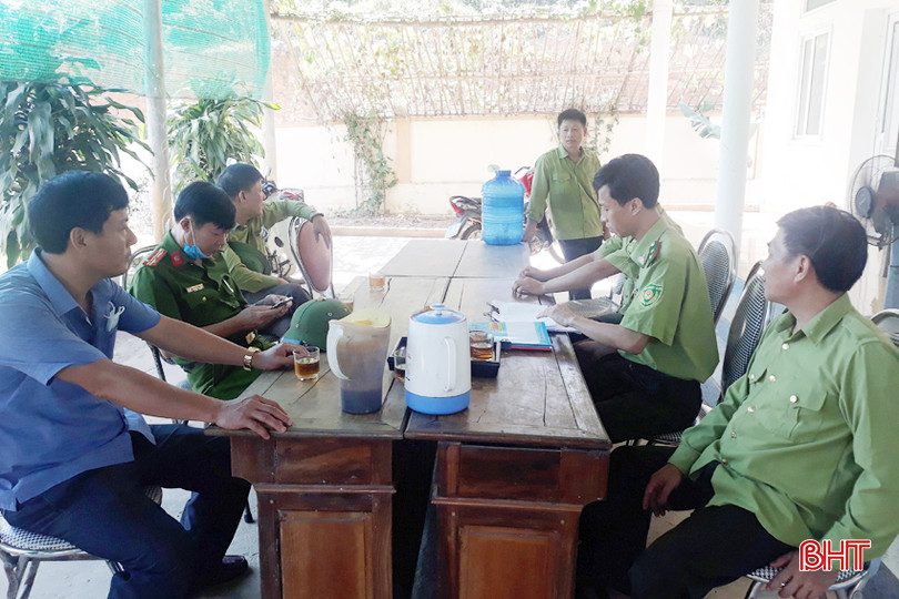 Lực lượng chức năng ở Hương Khê bàn các giải pháp phối hợp nhằm giảm thiểu tối đa tình trạng vi phạm pháp luật bảo vệ rừng. HN1.jpg