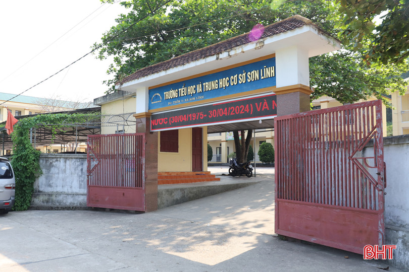 Trường Tiểu học và THCS Sơn Lĩnh gặp nhiều khó khăn trong công tác dạy và học do nhà thầu thi công các hạng mục dang dở. IMG_3866.JPG
