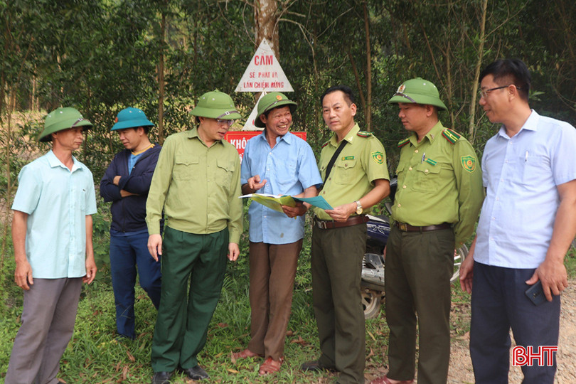 Đoàn kiểm tra khu vực rừng trọng điểm, dễ cháy tại núi Vạc xã Sơn Tiến z5391865520731_8cdaa40ec11872fe2c7bc42ec4842b6f.jpg