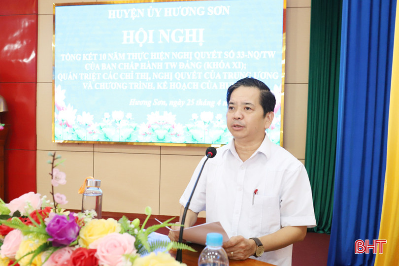 Bí thư Huyện ủy Hương Sơn Bùi Nhân Sâm kết luận hội nghị. IMG_3818.JPG