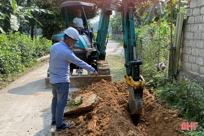 Công ty CP Tư vấn xây dựng & Thương mại Nghi Tàm thi công hệ thống nước sạch tại thôn Hồng Kỳ. z5355921079042_b1f3faf2021f1dd3f58e655faa4ee76f.jpg
