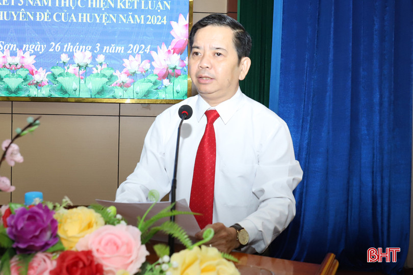 Bí thư Huyện uỷ Hương Sơn Bùi Nhân Sâm kết luận hội nghị. IMG_1708.JPG