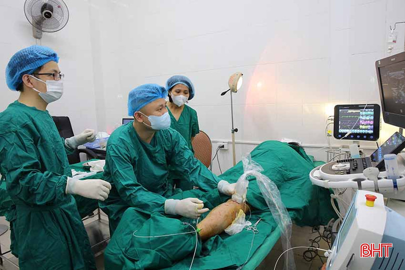 Bệnh nhân V.Đ.T bị suy giãn tĩnh mạch chân phải được các bác sỹ điều trị bằng phương pháp Laser nội mạch. z5432903456761_94cefacfaf2d81691e77a5a7ce459adb.jpg