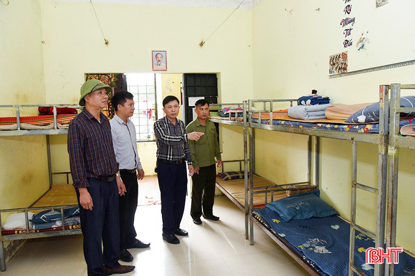 Thiếu diện tích nên trung tâm phải bố trí giường tầng cho học viên ở. bqbht_br_tt-cai-nghien-5-290.jpg