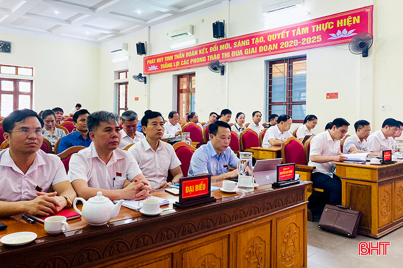 Các đại biểu tham dự kỳ họp. ảnh 2.jpg