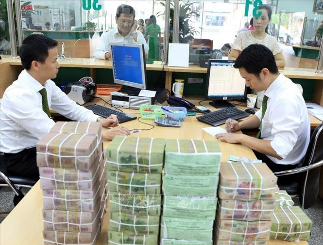 Chuẩn bị tiền mặt cho khách hàng vay vốn tại Vietcombank chi nhánh Hà Nội. Ảnh minh họa: Trần Việt/TTXVN. Chuẩn bị tiền mặt cho khách hàng vay vốn tại Vietcombank chi nhánh Hà Nội. Ảnh minh họa: Trần Việt/TTXVN.