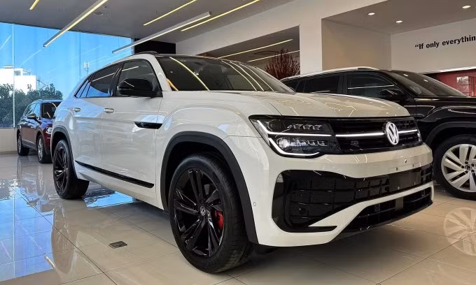 Teramont X tại một đại lý ở TP HCM. Ảnh: Hùng Thuận