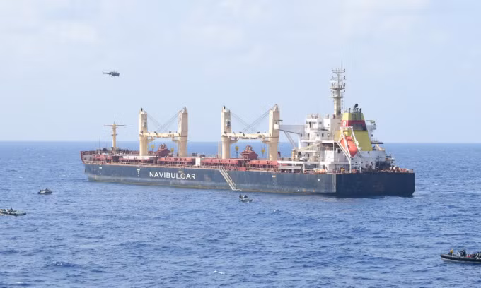 Tàu Ruen sau khi được giải cứu hôm 16/3. Ảnh: Hải quân Ấn Độ