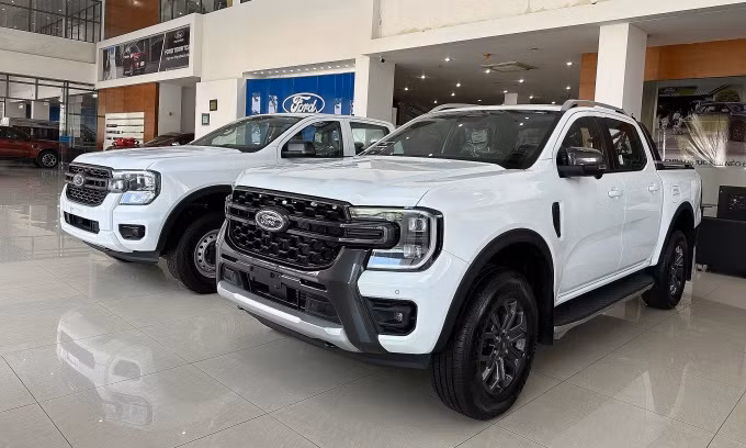 Dòng Ranger trưng bày tại một đại lý Ford ở quận 7, TP HCM. Ảnh: Phạm Trung.