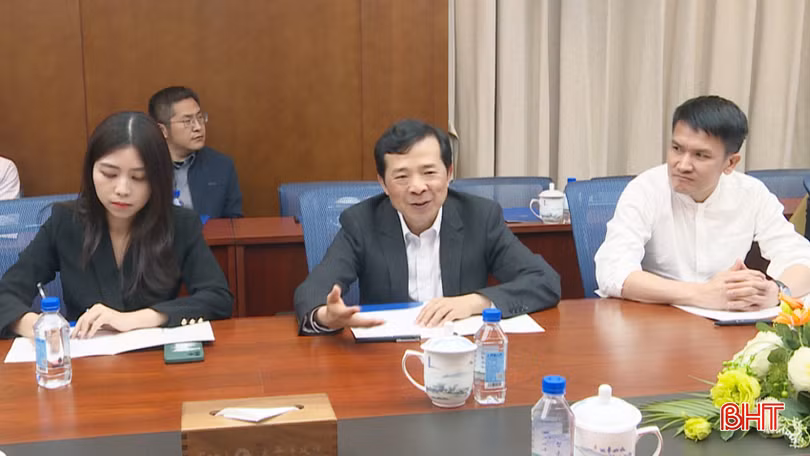 Lãnh đạo Tập đoàn XD Thai Bình Dương phát biểu tại buổi làm viêc00000000.jpg