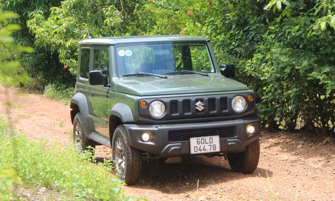 Jimny tại một khu đồi ở Đồng Nai. Ảnh: Thành Nhạn