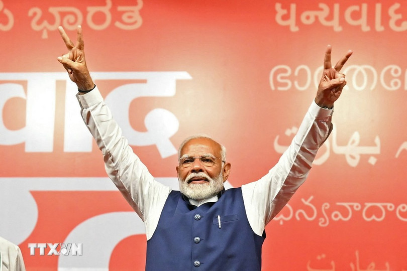 Thủ tướng Ấn Độ Narendra Modi mừng chiến thắng của Liên minh Dân chủ quốc gia (NDA) do đảng Nhân dân Ấn Độ (BJP) đứng đầu, tại New Delhi, ngày 4/6/2024. (Ảnh: AFP/TTXVN). Thủ tướng Ấn Độ Narendra Modi mừng chiến thắng của Liên minh Dân chủ quốc gia (NDA) do đảng Nhân dân Ấn Độ (BJP) đứng đầu, tại New Delhi, ngày 4/6/2024. (Ảnh: AFP/TTXVN).