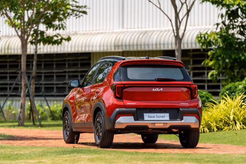 Cụm đèn hậu LED của Sonet mới có nhiều nét tương đồng với chiếc Seltos 2024 (Ảnh: Thaco).